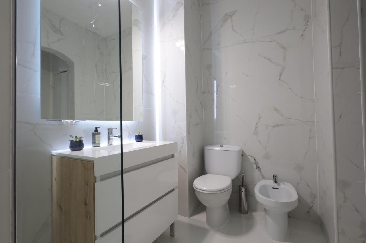 Beachfront - Amazing Ocean View Apartment