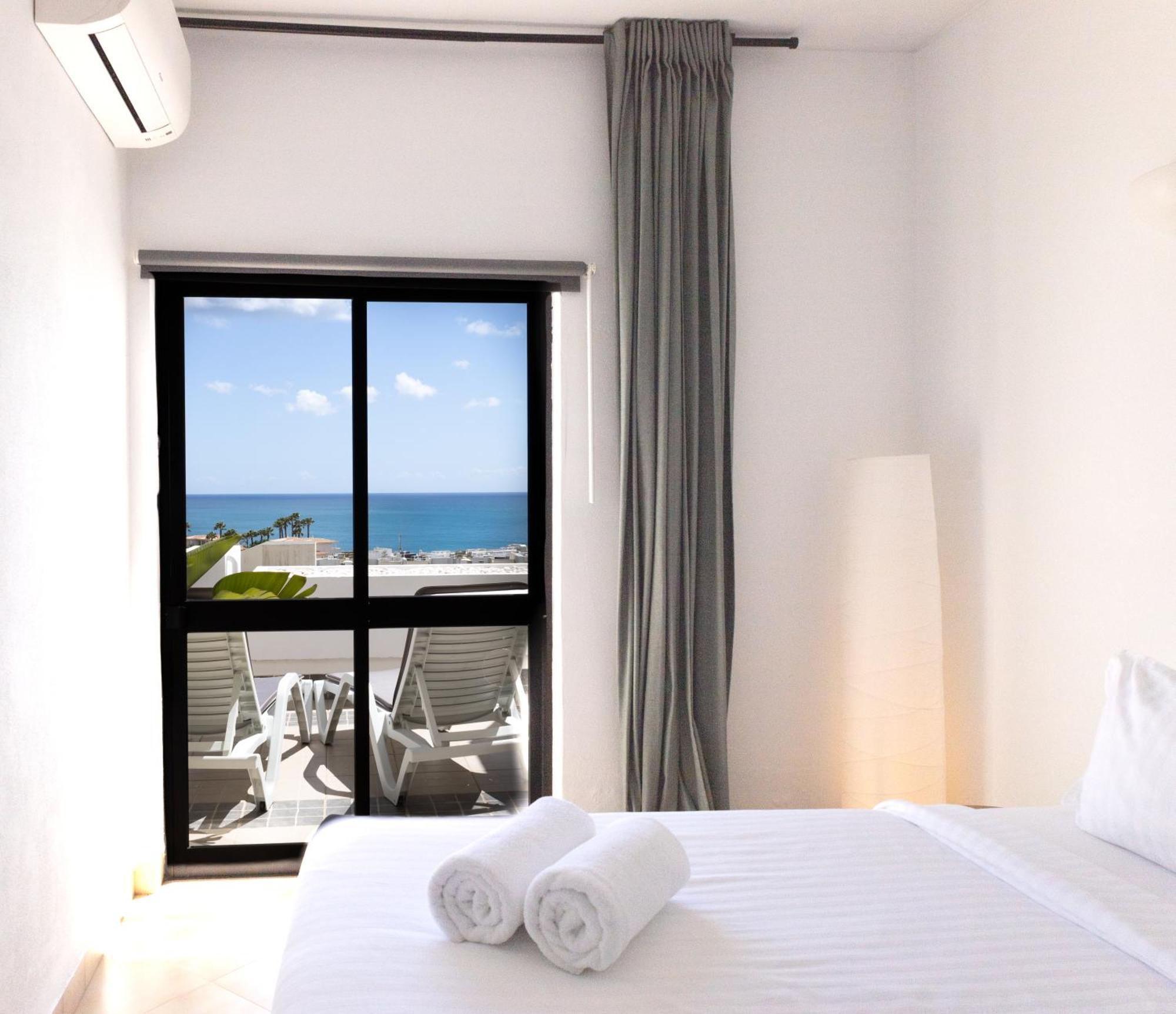 Beachfront - Amazing Ocean View Apartment